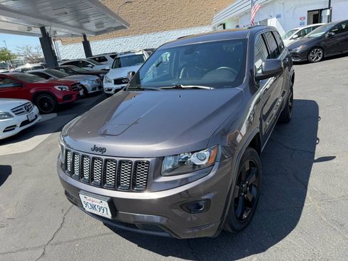 Used 2014 Jeep Grand Cherokee Altitude RWD image 4