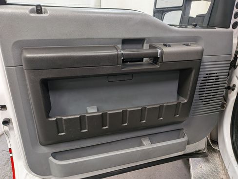 Used 2011 Ford F450 XLT w/ Ambulance Preparation Pkg RWD image 15