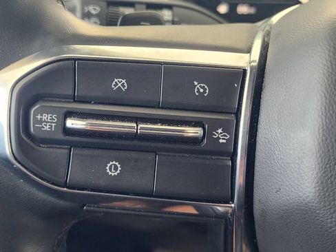Used 2025 GMC Yukon Denali RWD image 30