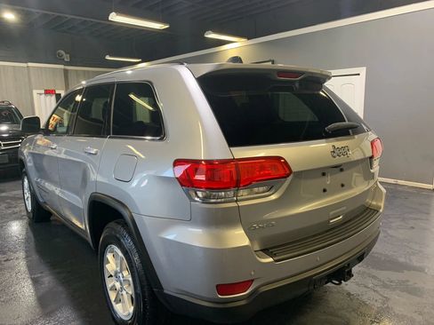 Used 2018 Jeep Grand Cherokee Laredo AWD/4WD image 4