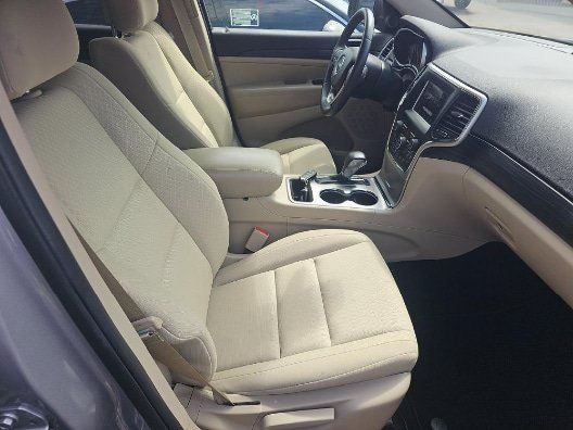 Used 2019 Jeep Grand Cherokee Laredo RWD image 18