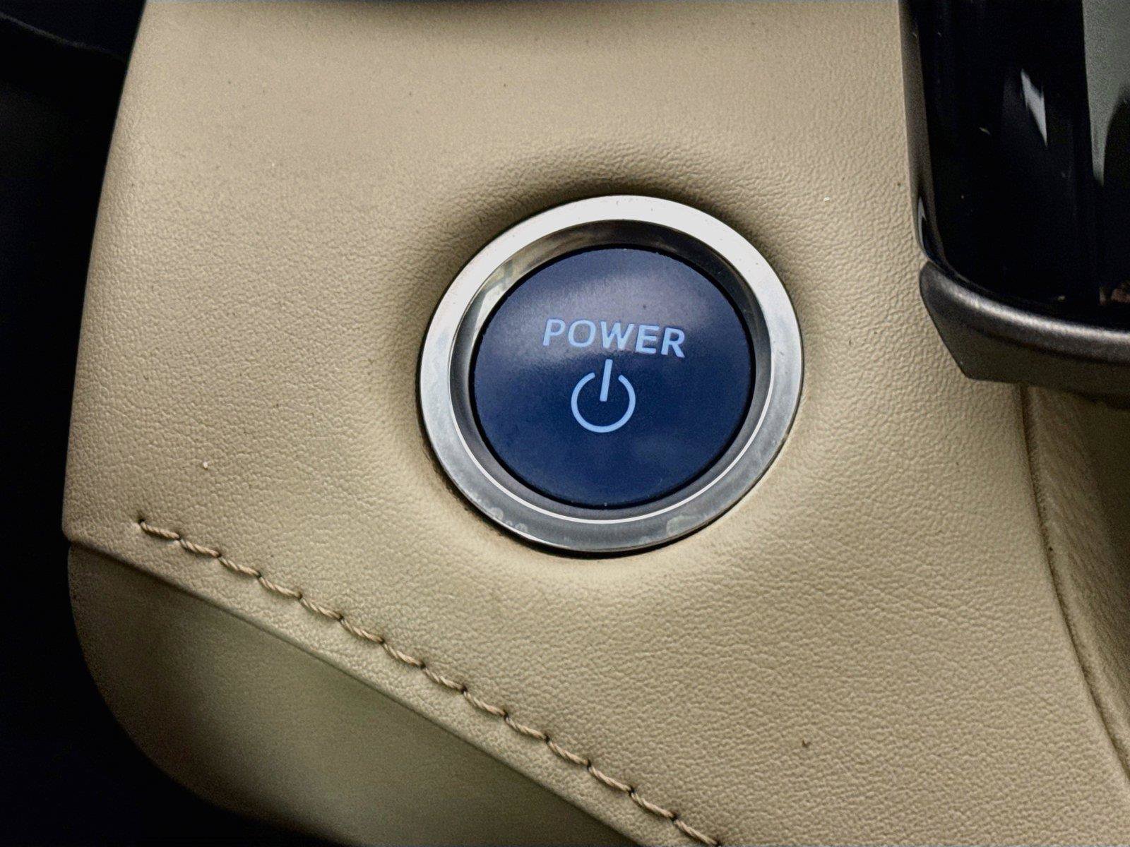 Used 2020 Toyota Highlander XLE AWD/4WD image 21