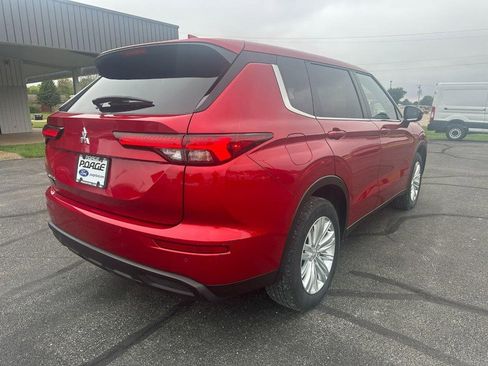 Used 2024 Mitsubishi Outlander ES image 3