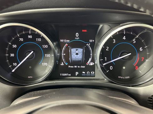 Used 2017 Jaguar F-PACE Premium image 11