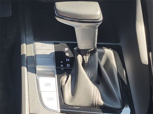 Certified 2023 Hyundai Elantra Limited image 18