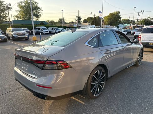 Used 2023 Honda Accord Touring image 7