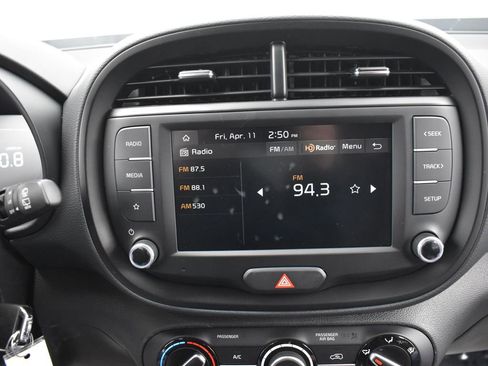 Used 2025 Kia Soul LX w/ LX Technology Package FWD image 23