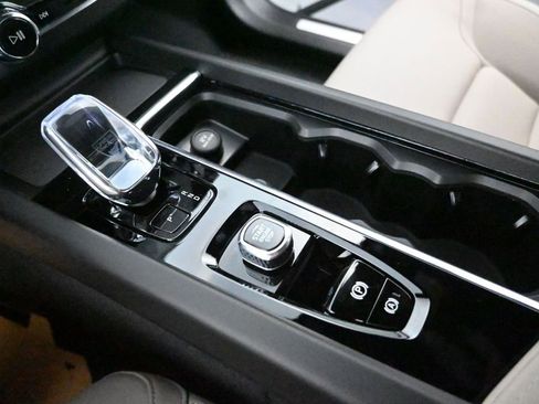 New 2026 Volvo XC60 B5 Core w/ Climate Package AWD/4WD image 25