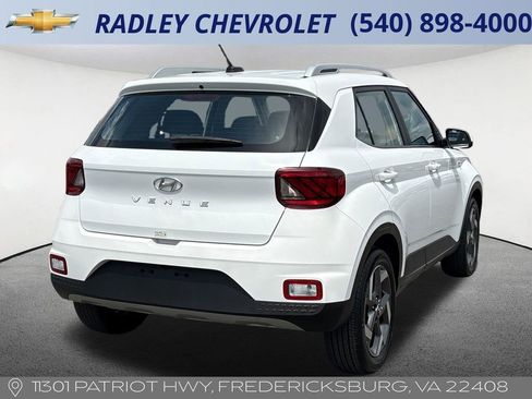 Used 2025 Hyundai Venue SEL FWD image 19