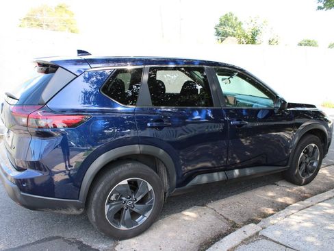 Used 2024 Nissan Rogue SV FWD image 5