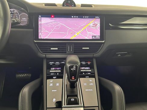 Certified 2021 Porsche Cayenne AWD/4WD image 19