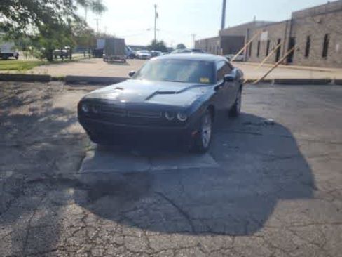 Used 2018 Dodge Challenger SXT RWD image 2