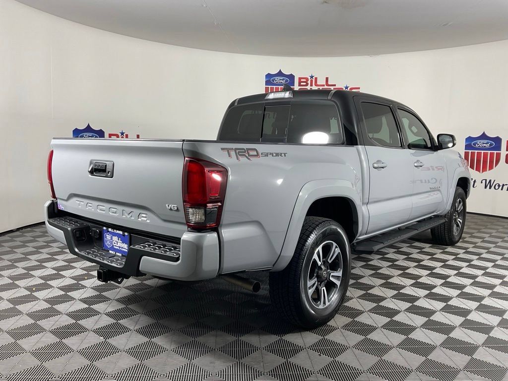 Used 2019 Toyota Tacoma TRD Sport RWD image 3