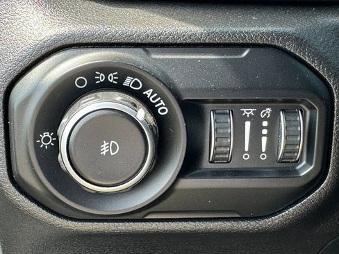 Used 2020 Jeep Wrangler Unlimited Sahara AWD/4WD image 38