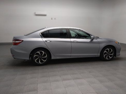 Used 2017 Honda Accord EX image 10