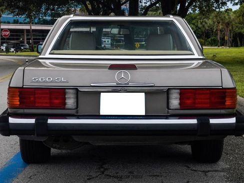 Used 1988 Mercedes-Benz 560 SL image 5