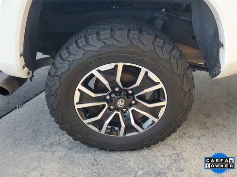 Used 2022 Toyota Tacoma TRD Sport image 5