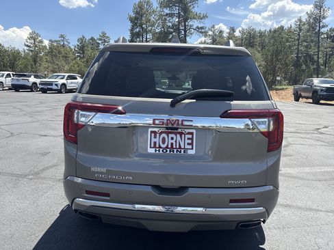 Used 2023 GMC Acadia Denali w/ Denali Technology Package AWD/4WD image 9