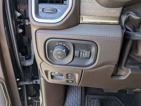 Used 2025 RAM 1500 Limited AWD/4WD image 13
