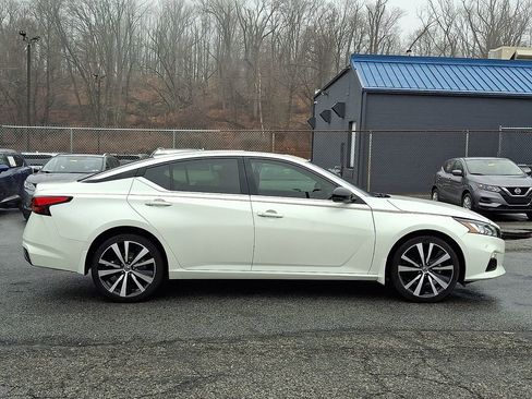 Used 2020 Nissan Altima 2.5 SR w/ Premium Package image 7