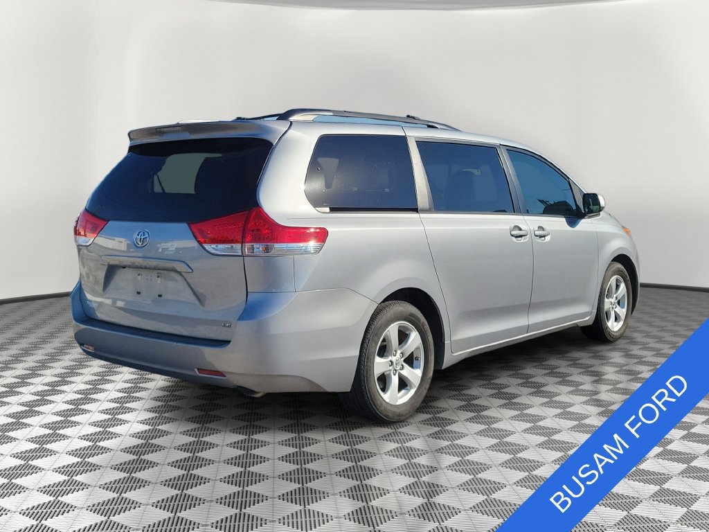 Used 2014 Toyota Sienna LE FWD image 4