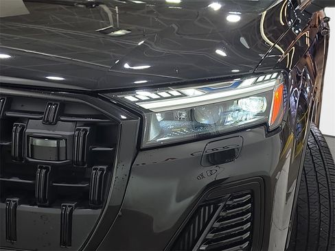 Used 2025 Audi Q7 3.0T Prestige w/ Prestige Package image 32