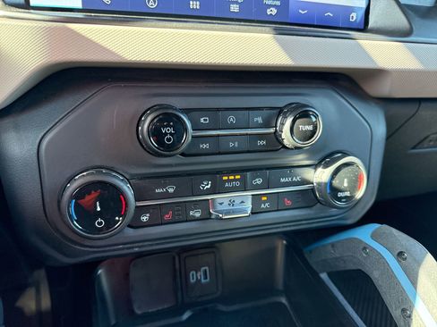 Used 2022 Ford Bronco Wildtrak AWD/4WD image 16