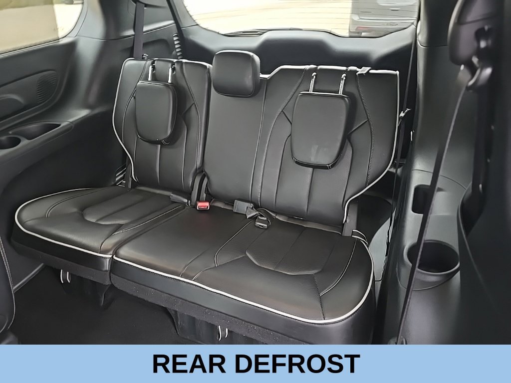 Used 2025 Chrysler Pacifica Limited FWD image 18
