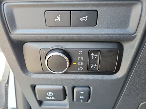 Used 2024 Ford Expedition XLT image 19