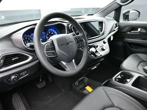 New 2026 Chrysler Pacifica Select AWD/4WD image 14