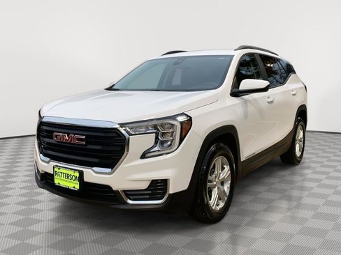 Used 2024 GMC Terrain SLE w/ Driver Convenience Package image 4