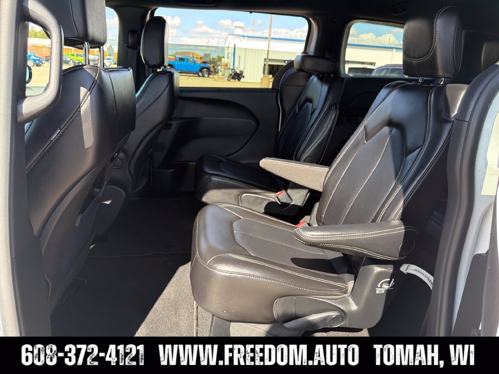 Used 2025 Chrysler Pacifica Select FWD image 26