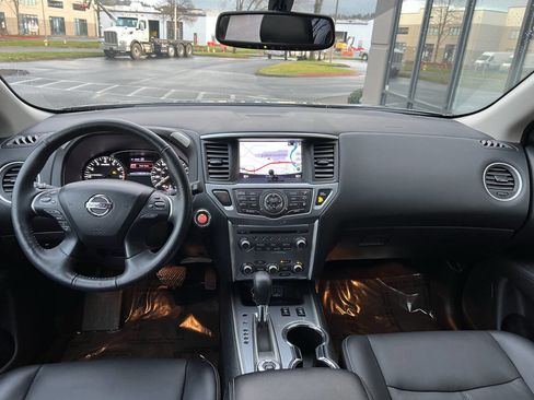 Used 2019 Nissan Pathfinder SL image 14