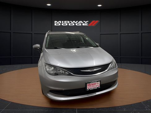 Used 2021 Chrysler Voyager Lxi FWD image 5