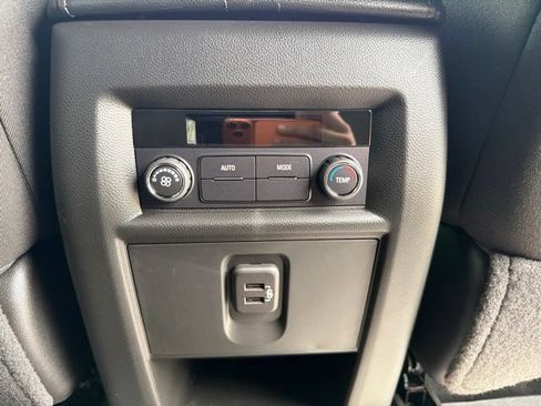 Certified 2023 Chevrolet Traverse LT FWD image 18