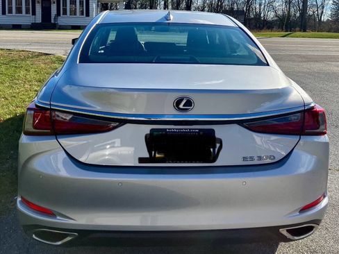 Used 2019 Lexus ES 350 Luxury 4dr Sedan image 4