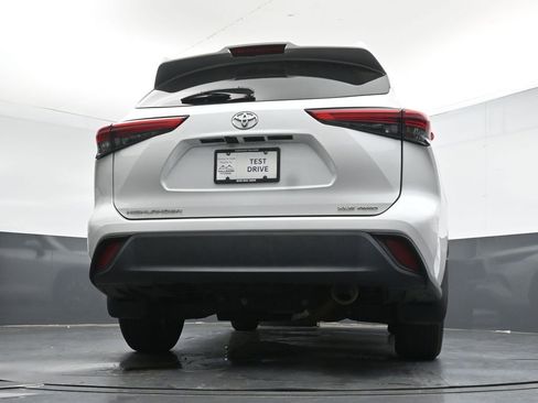 Used 2023 Toyota Highlander XLE image 30