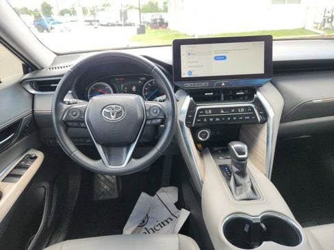 Used 2024 Toyota Venza XLE AWD/4WD image 10