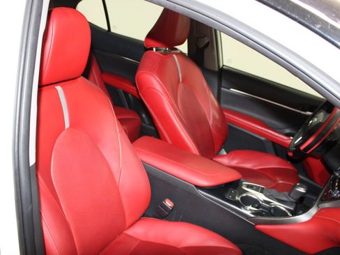 Used 2020 Toyota Camry XSE FWD image 21