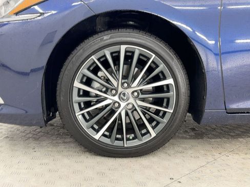 Certified 2025 Lexus ES 350 w/ Premium Package image 12