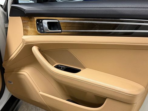 Used 2018 Porsche Panamera 4 AWD/4WD image 46