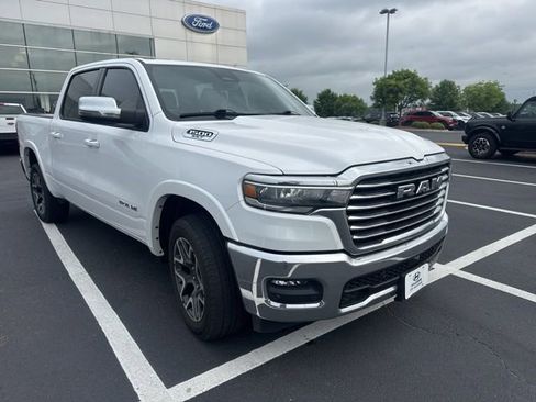Used 2025 RAM 1500 Laramie AWD/4WD image 3