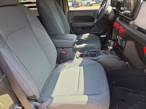 Used 2025 Jeep Wrangler Sport AWD/4WD image 23