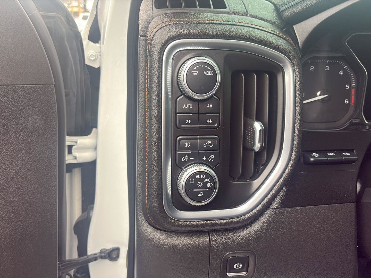 Used 2021 GMC Sierra 1500 AT4 w/ AT4 Premium Package AWD/4WD image 17