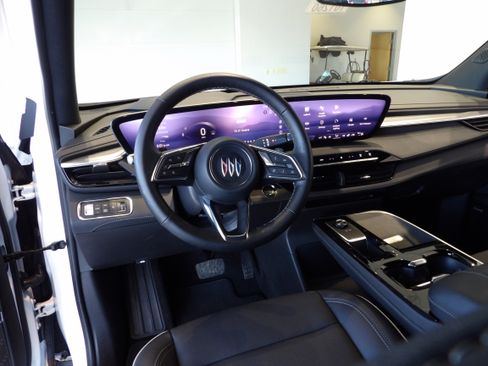 Used 2025 Buick Enclave Preferred image 18