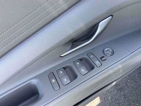 Certified 2025 Hyundai Elantra SE FWD image 15