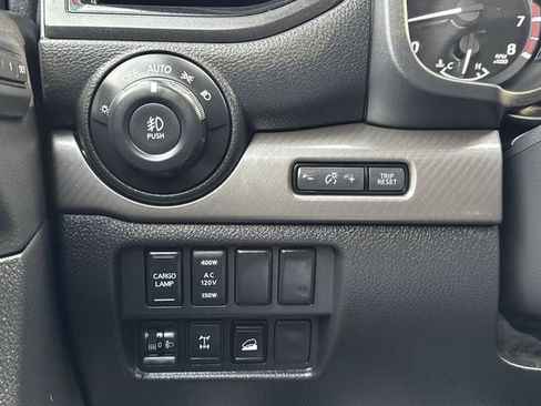 Used 2021 Nissan Titan PRO-4X w/ Pro-4x Convenience Package image 18