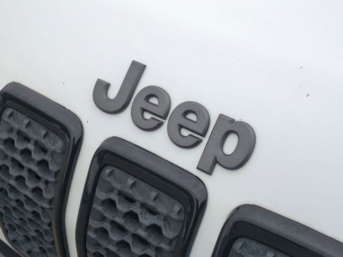 Used 2020 Jeep Cherokee Trailhawk image 22