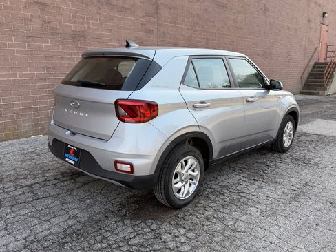 Used 2022 Hyundai Venue SE image 5