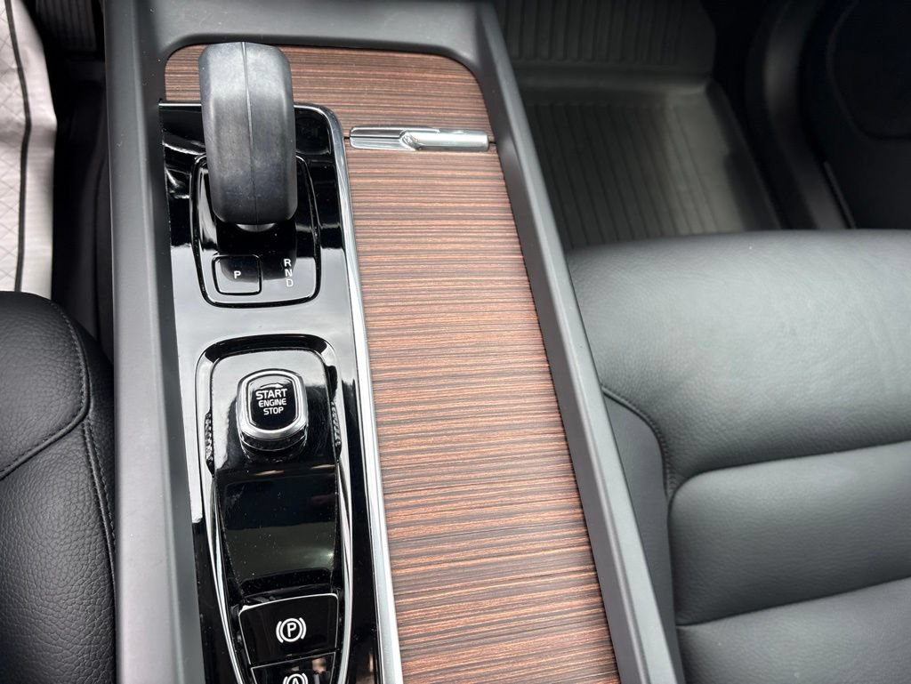 Certified 2023 Volvo XC60 B5 Plus AWD/4WD image 28